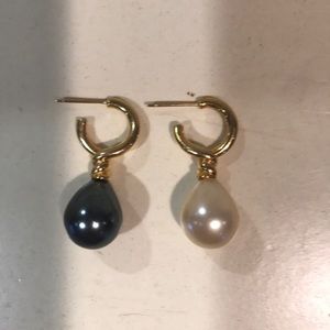 Mixed black and white pearl earrings